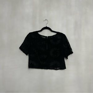 FOREVER 21 LACE CROP TOP